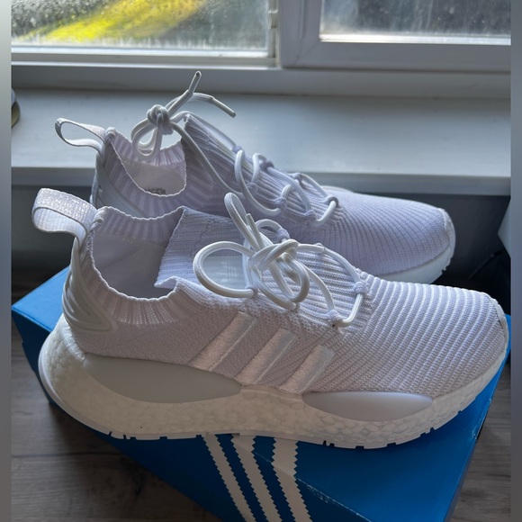 Adidas sneaker, bright white, brand new, size 8US - Picture 4 of 6